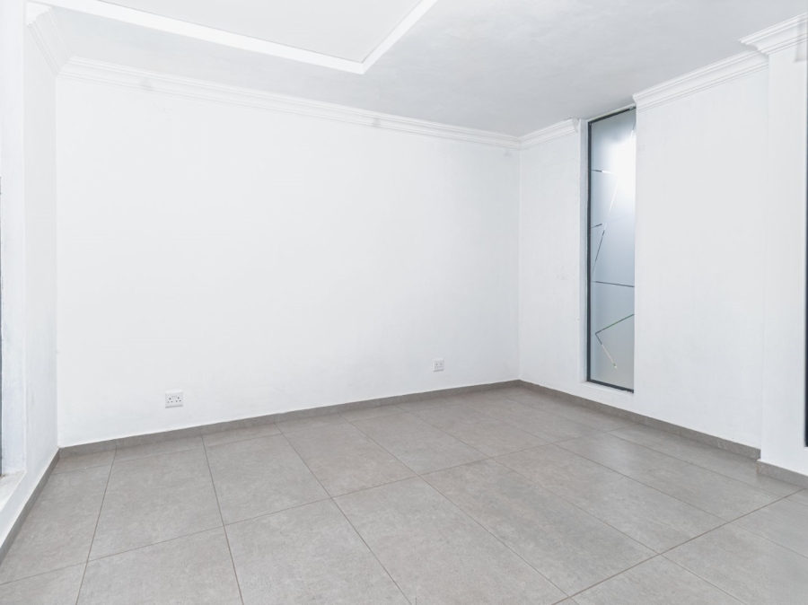 6 Bedroom Property for Sale in Gateway Manor North West